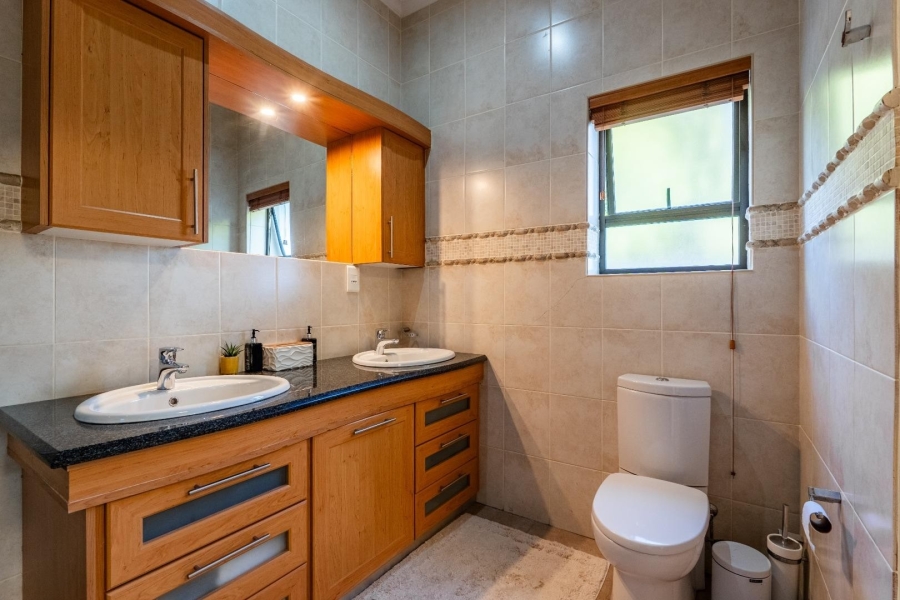 To Let 4 Bedroom Property for Rent in Boschenmeer Golf Country Estate Western Cape